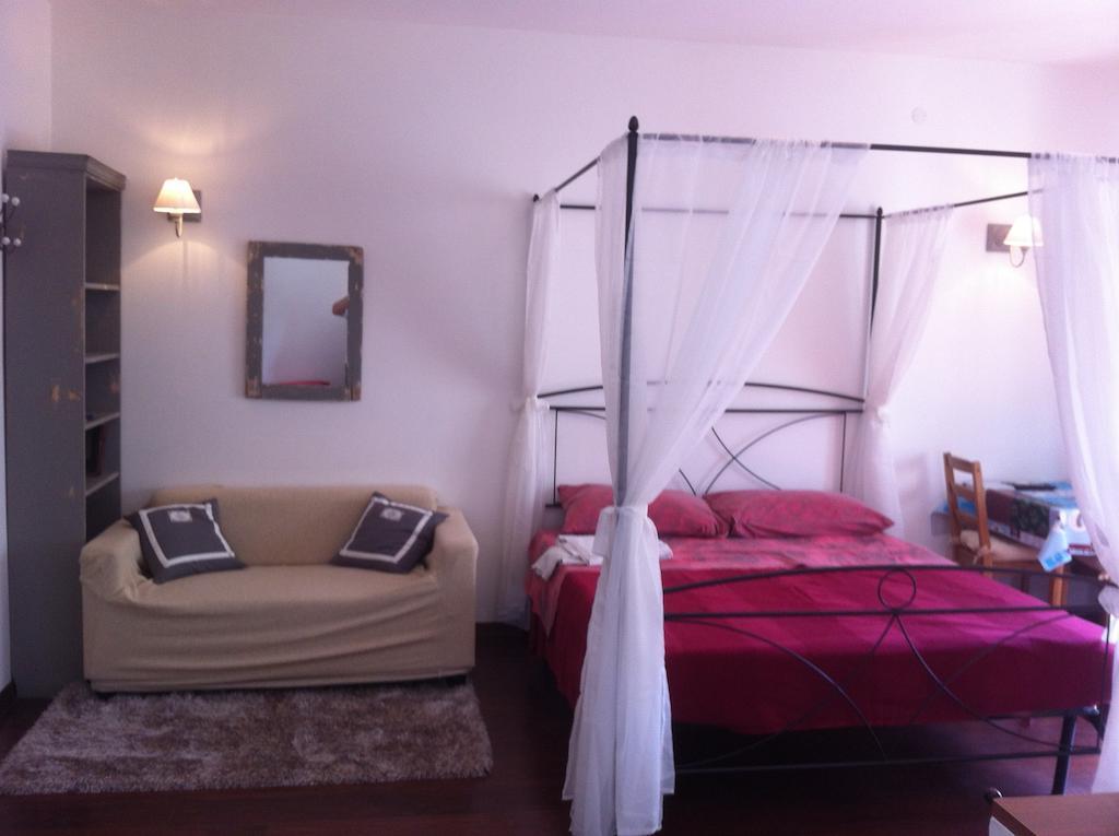 Ostia Holiday Levante Rum bild